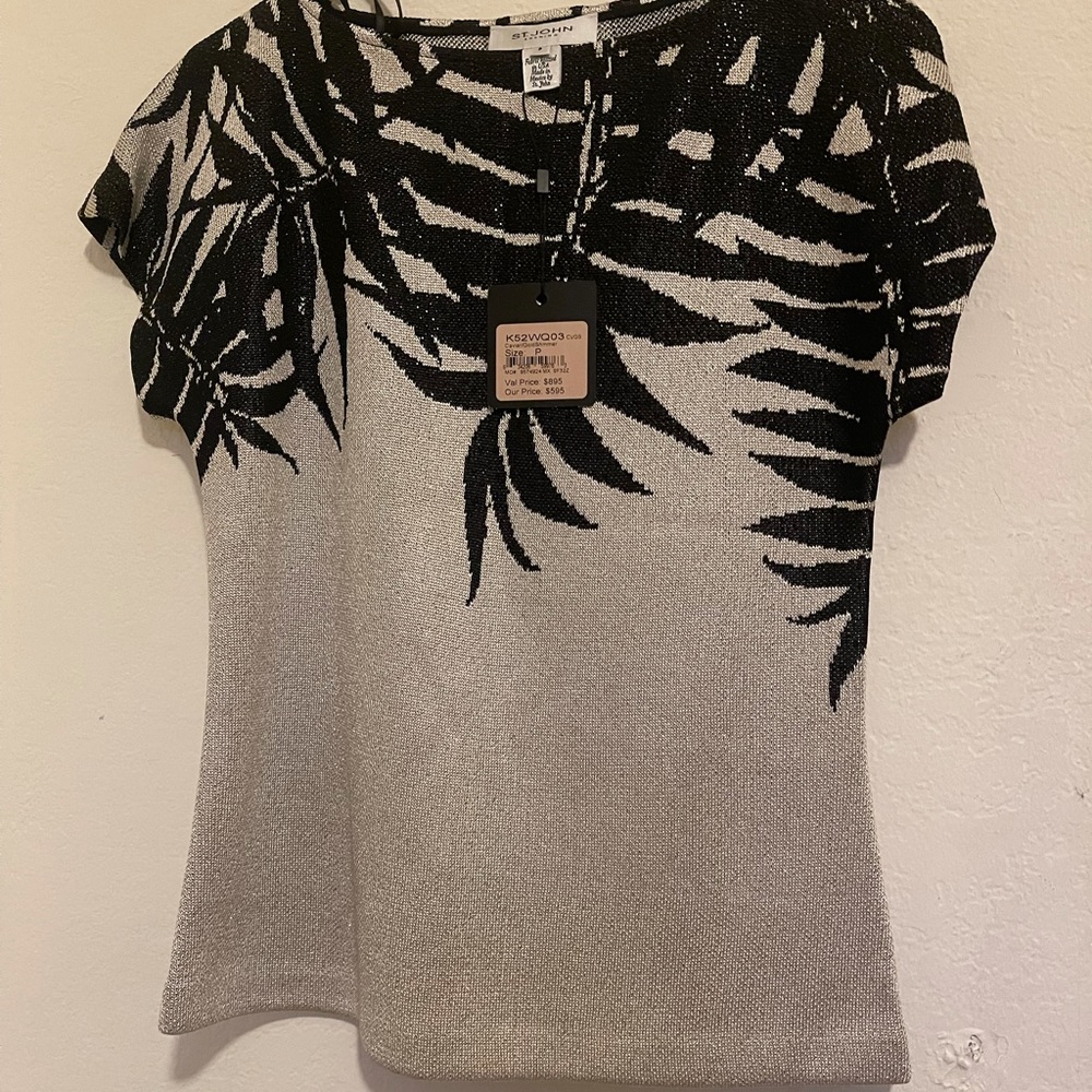 St. John shirt completely new !